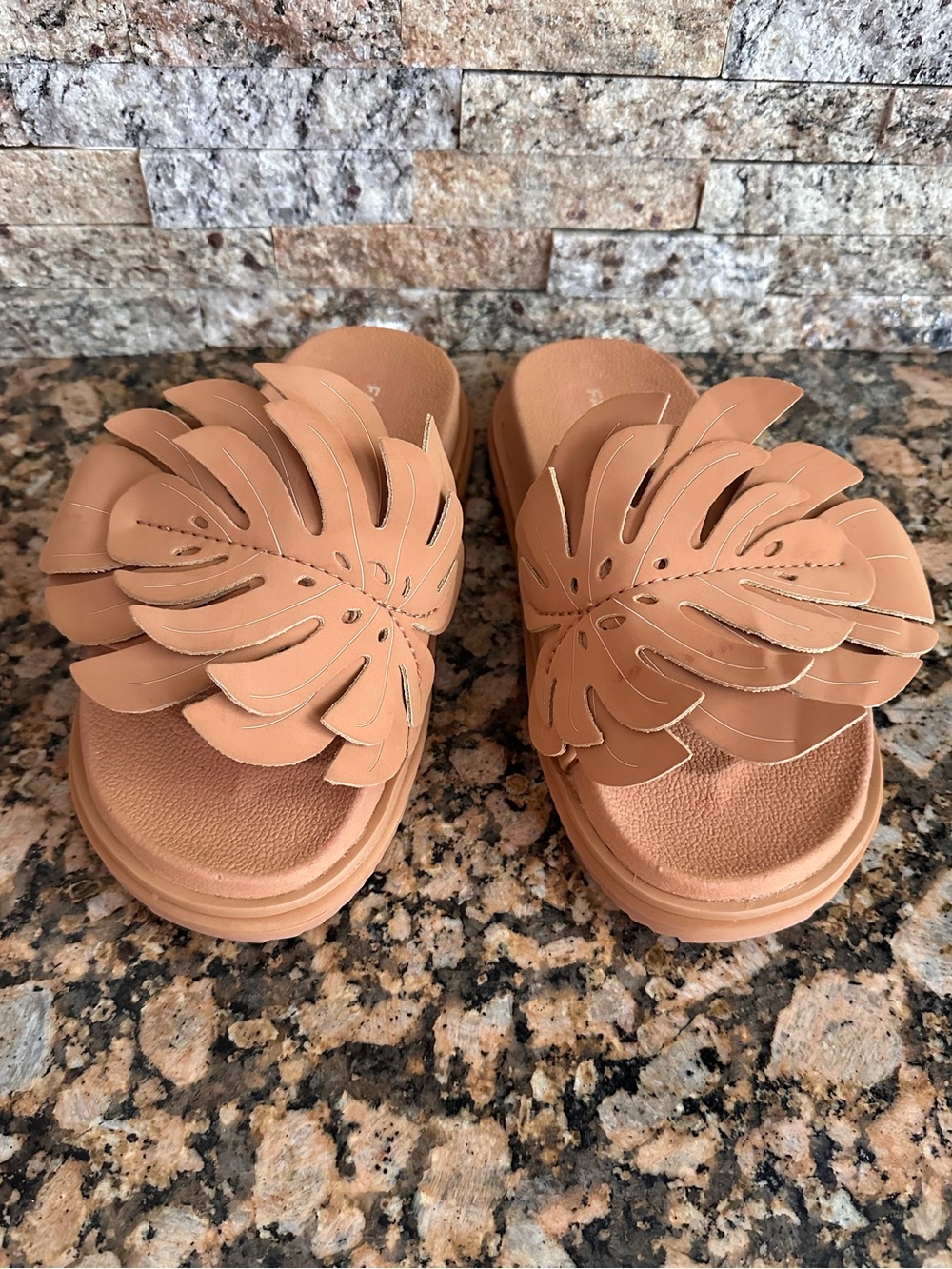 Farm Rio Womens Monstera Leaf Anatomic Slides Sandals - Picture 4 of 8